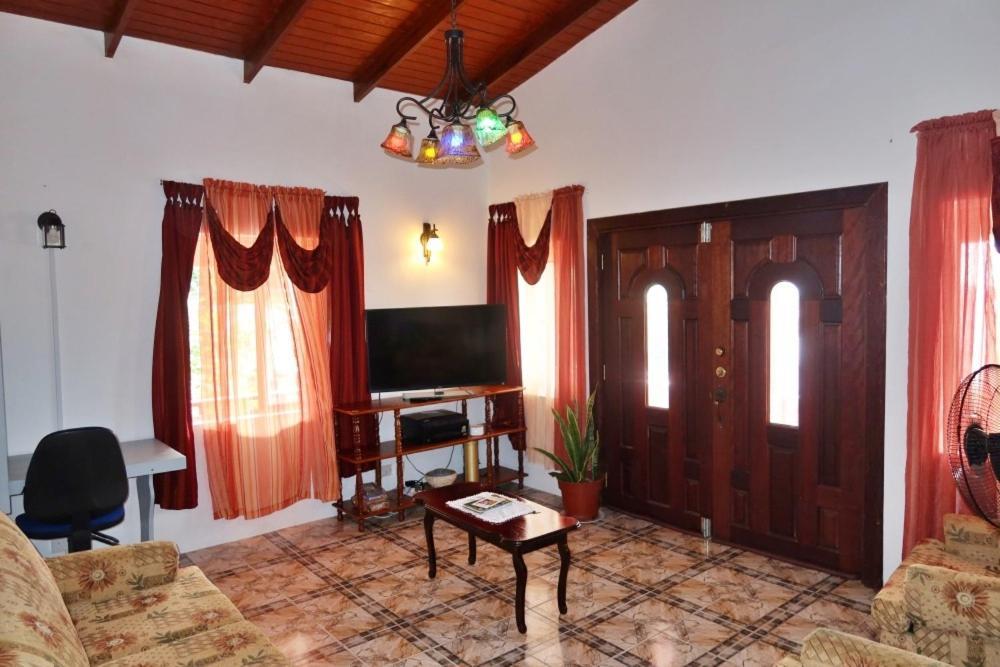 Elegant Rays Apartment- Golf Course , Grenada Grand Anse Exterior foto