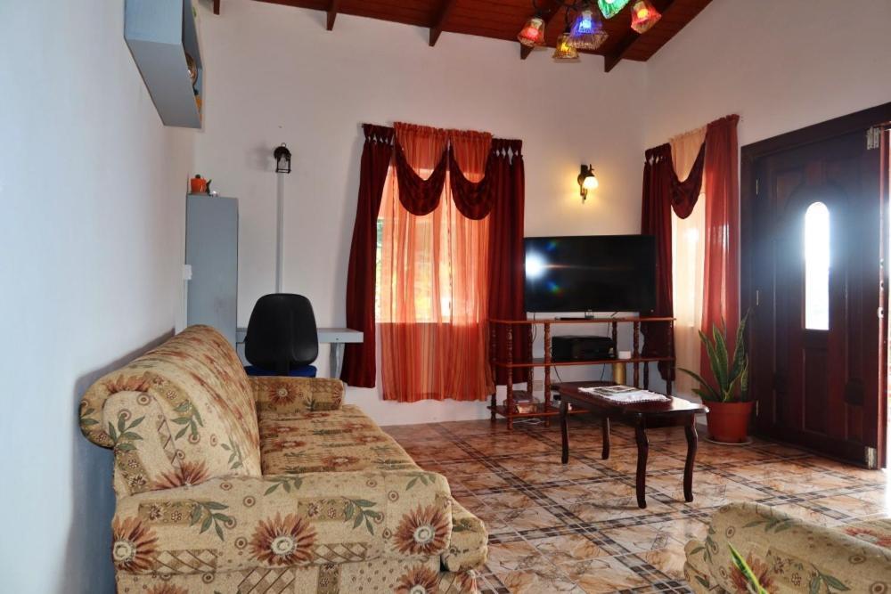 Elegant Rays Apartment- Golf Course , Grenada Grand Anse Exterior foto